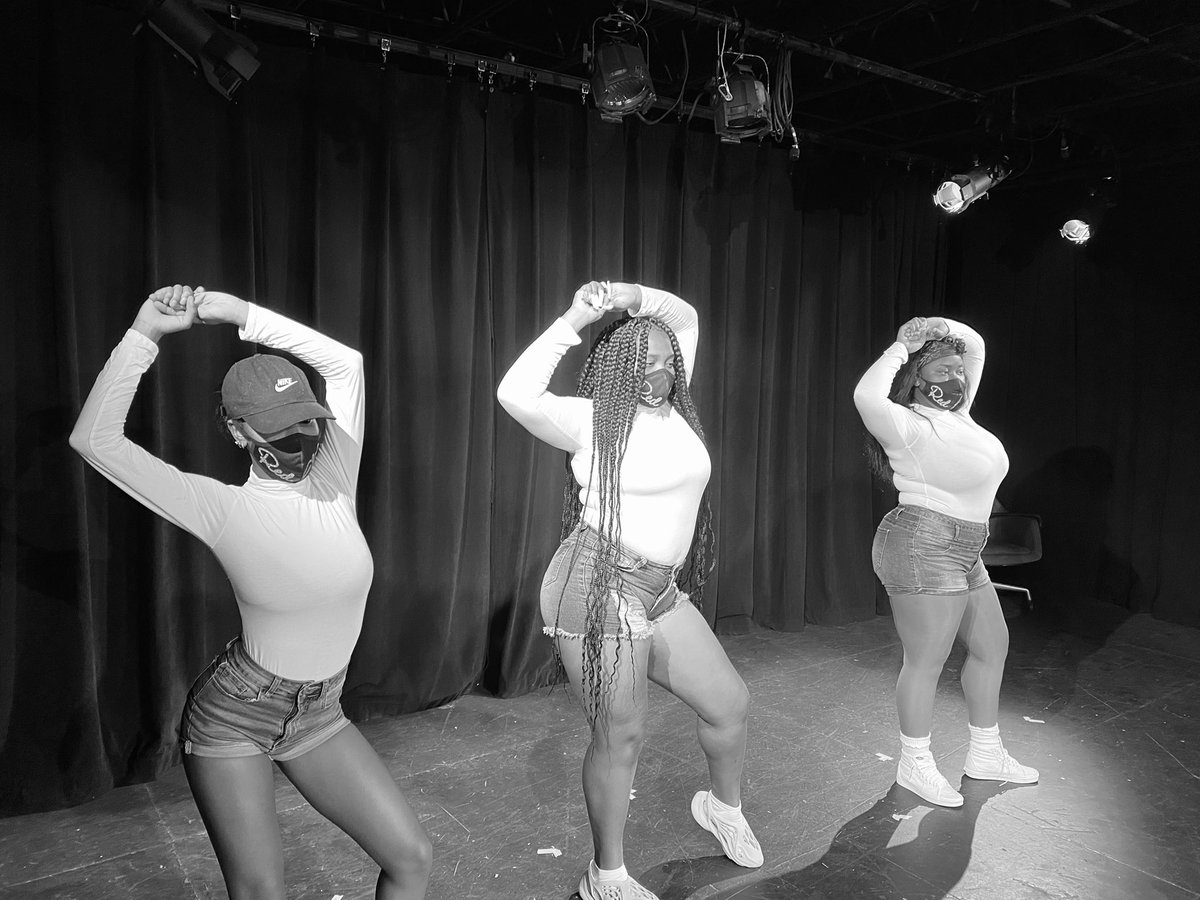 BlackArtistLea1's tweet photo. Countdown til Showtime...

Tomorrow.

@RedEliteDolls -"I Just Wanna Love U"

@laisparks3 - "Lilac Wine"

King Solo - "Pillow Talk" https://t.co/4JiMAltygg