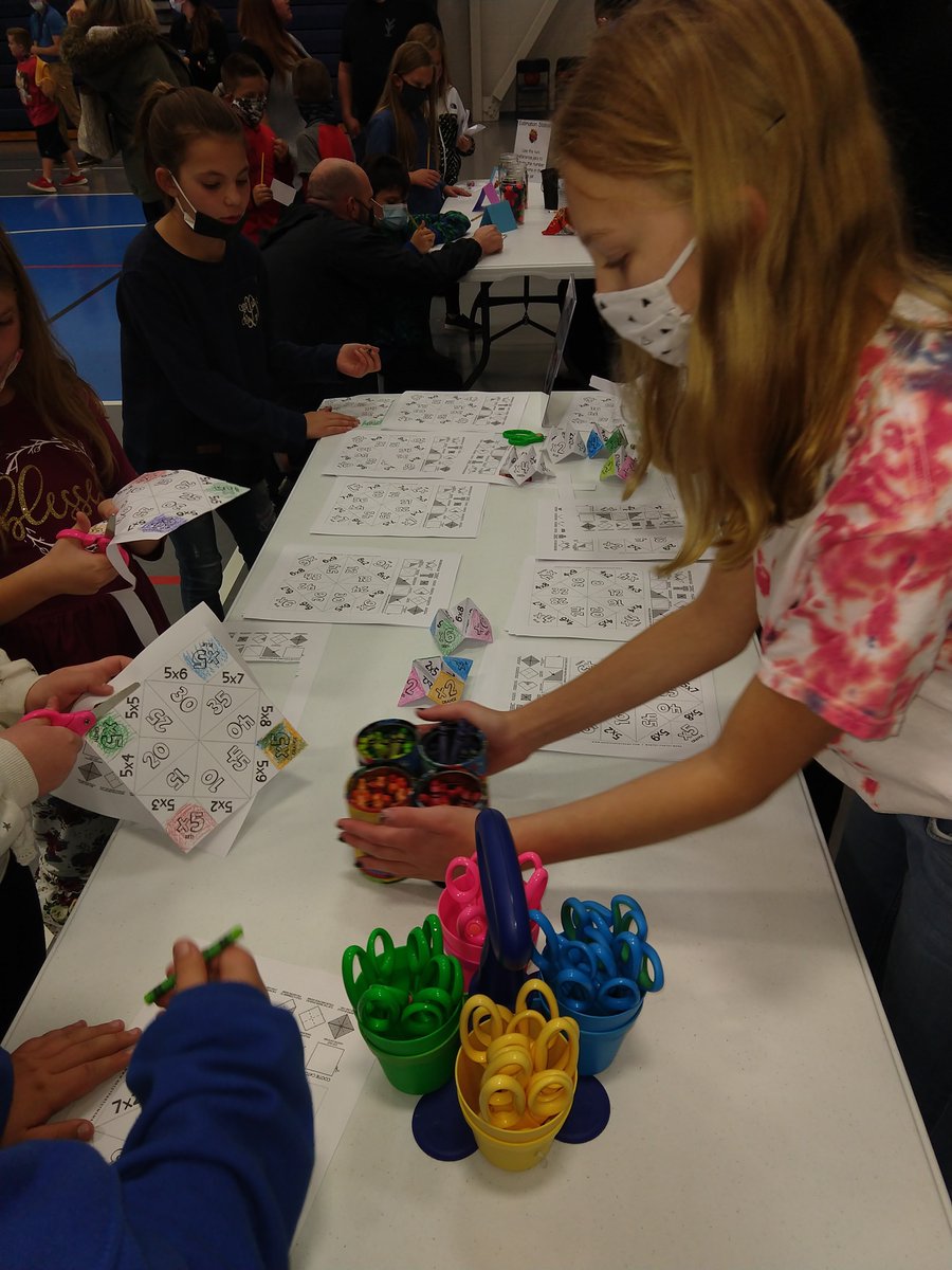 WVESBearcats's tweet photo. We had a great turnout tonight for our 3rd and 4th-grade Reading &amp; Math Night. A big thanks go out to our staff and volunteers, but most of all, thanks to our men and women who served our great country! https://t.co/JgTbUVOkFe