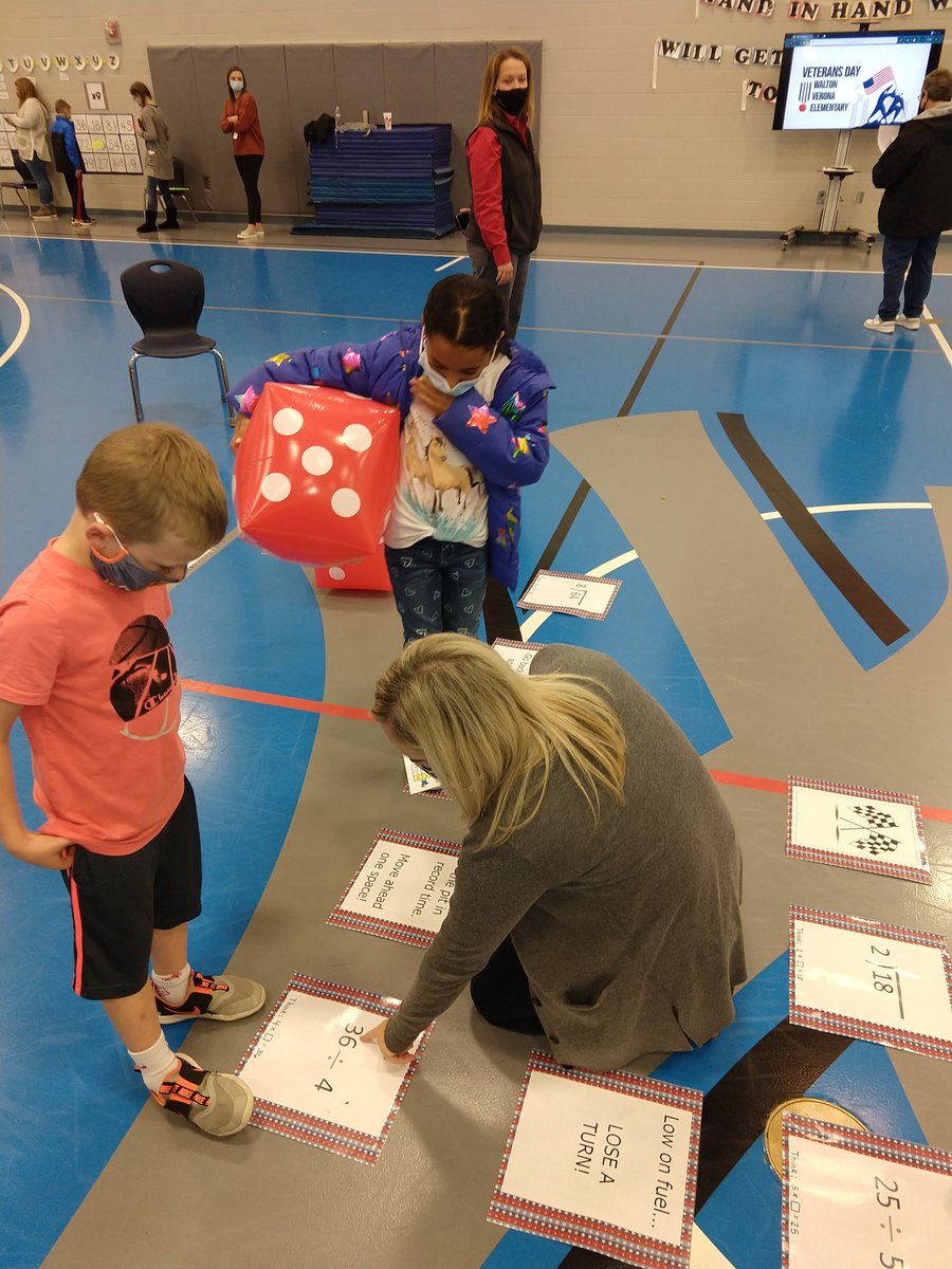 WVESBearcats's tweet photo. We had a great turnout tonight for our 3rd and 4th-grade Reading &amp; Math Night. A big thanks go out to our staff and volunteers, but most of all, thanks to our men and women who served our great country! https://t.co/JgTbUVOkFe