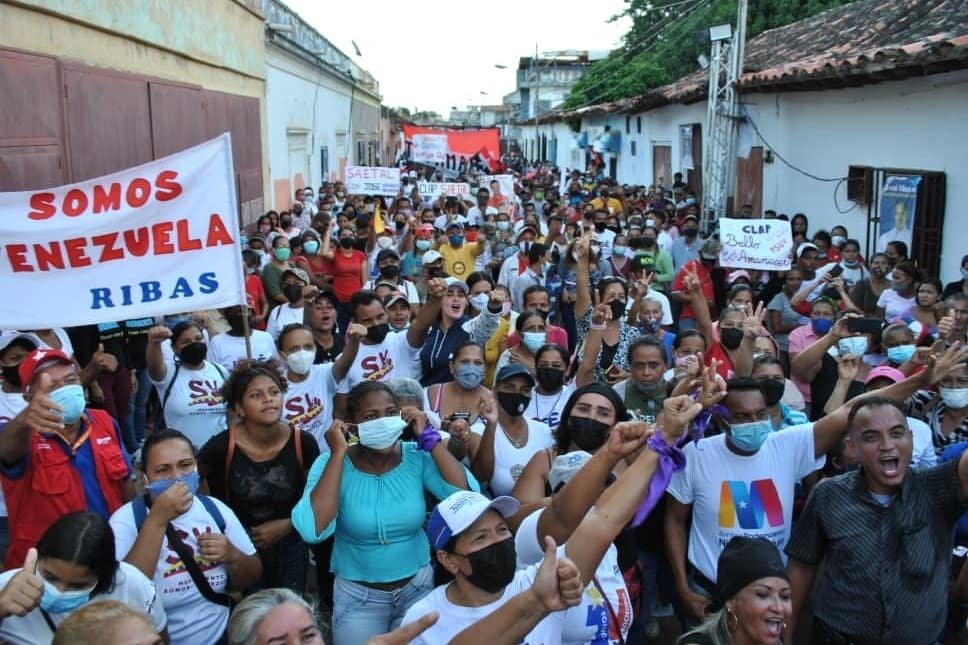 Con la convicción revolucionaria del pueblo de Tucupido realizamos un gran encuentro en esta parroquia para decirle al mundo entero que #GuáricoTieneConQué

Este pueblo es sabio, por eso aquí vamos juntos forjando una nueva victoria contundente de la Revolución Bolivariana.