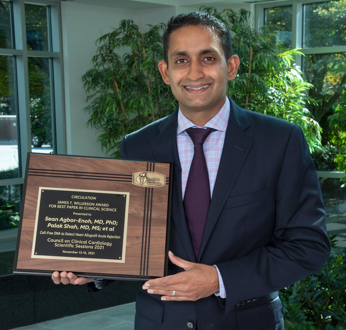 We are proud to announce @PalakShahMD received 2021 James T Willerson Award for Top Clinical Research for his @CircAHA paper, Cell-Free DNA Heart Allograft Acute Rejection. 
Great to see this recognition of the outstanding Clinical Research at @IHVInews  
 bit.ly/3D0czmr