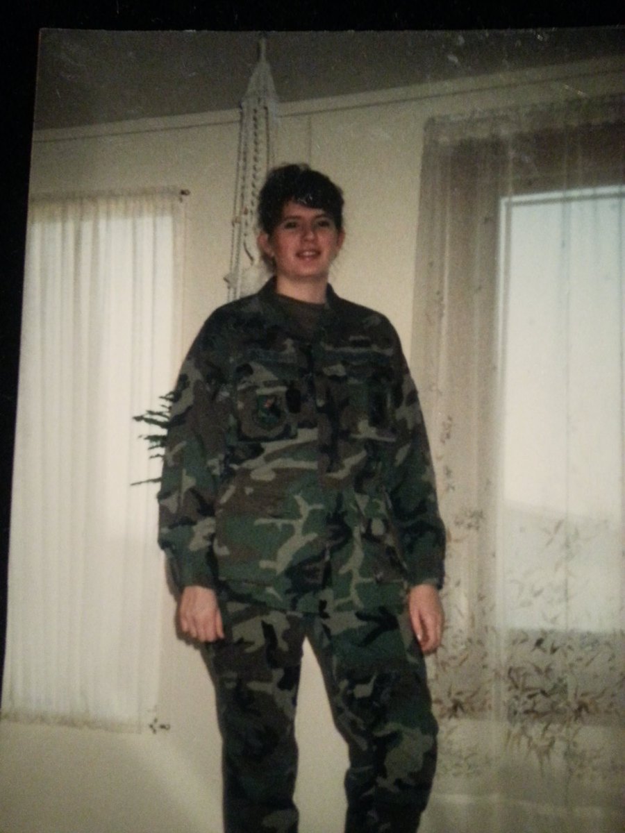getoutofcollege's tweet photo. Happy Veterans Day to all that served. A special thank you to my wonderful parents! #VeteransDay2021 #ThankYouForYourService https://t.co/9Tyj7t2O7y