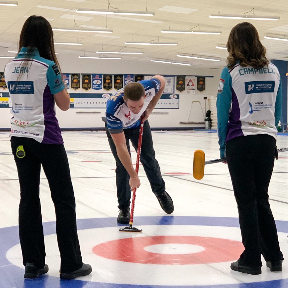 Brad had the chance to meet <a href="/team_wainman/">Team Wainman</a> from Inuvik, NT for a little sweeping clinic. 

Congrats on your strong first event in Cochrane and keep it rollin’ in Lacombe. #StillRollin 🚂