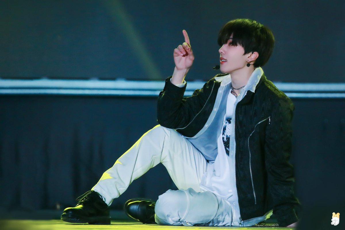 จีซองเวลาอยู่บนสเตจโคตรมีคาริสม่าจริงๆนะ ดึงดูดสายตามาก หล่อ เท่ ไลน์เต้นแข็งแรง ❤️‍🔥