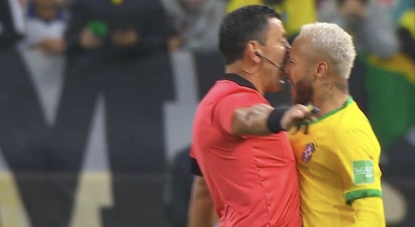 VanKrdona's tweet photo. Pero el arbitraje es bueno 😡😡 @FCFSeleccionCol @CONMEBOL @SeleccionBrasil #Qatar2022 #EliminatoriasSudamericanas #Colombia #Brasil #Futbol https://t.co/FIHUeezNkF