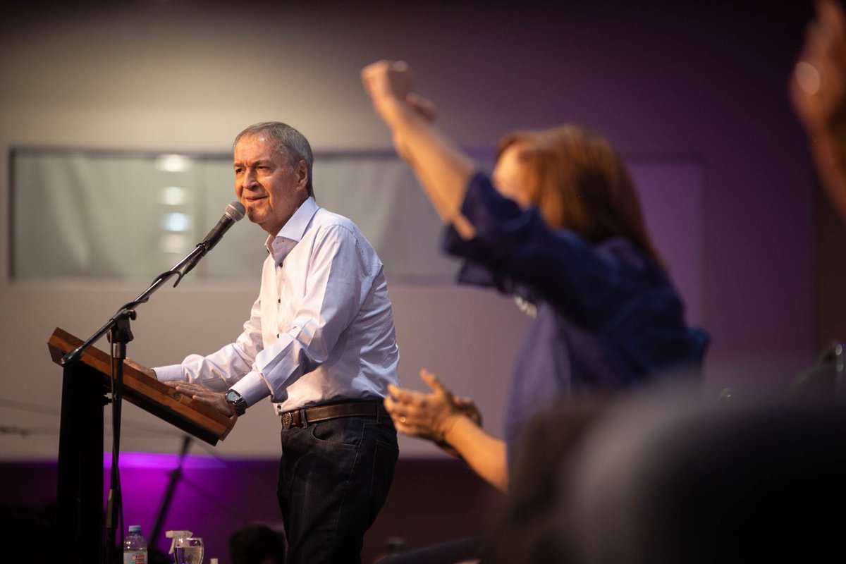 ... de haber nacido en esta tierra que está antes que el puerto de Buenos Aires. Somos una provincia que siempre fue federal, que nunca dejó que la atropelle ningún unitario, nosotros no somos súbditos de nadie ni nos arrodillamos ante nadie. Eso es Córdoba. #HacemosPorCórdoba