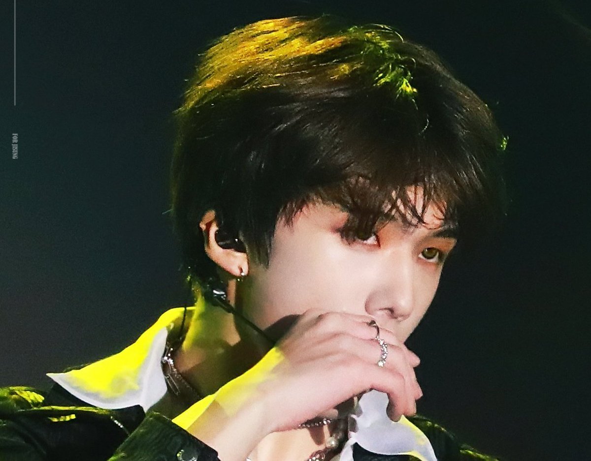 jjjspnm's tweet photo. จีซองเวลาอยู่บนสเตจโคตรมีคาริสม่าจริงๆนะ ดึงดูดสายตามาก หล่อ เท่ ไลน์เต้นแข็งแรง ❤️‍🔥 https://t.co/o9fgy7wSPx