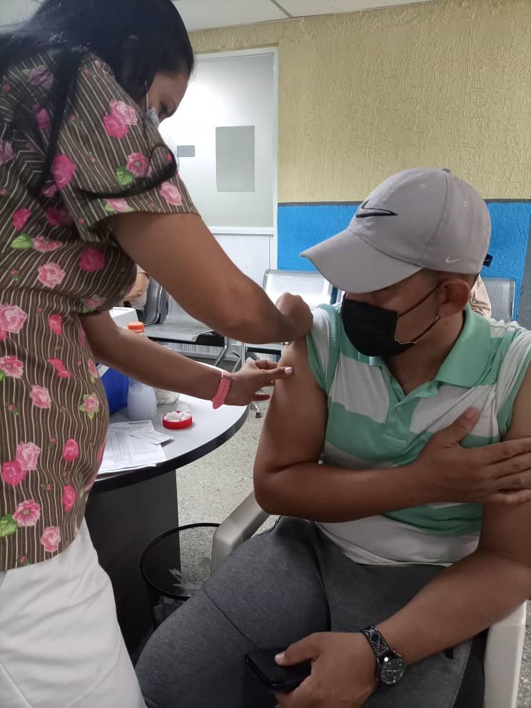 Informamos a nuestros #SanFranciscanos que el principal punto de vacunación contra el Covid-19, ha sido trasladado al Instituto Municipal de San Francisco <a href="/Imsasur/">IMSASUR San Francisco</a>.

#YoSoyDeAqui☀️
¡Juntos Con Am♥️r Hacemos Más!