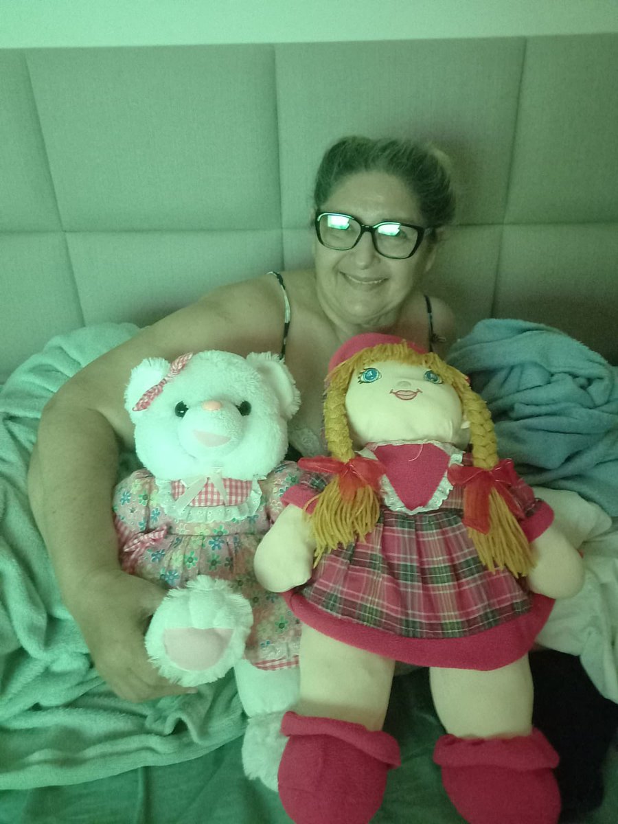 phebesgreen's tweet photo. só registrando que te amo, vovó. https://t.co/XNDCecOcpy