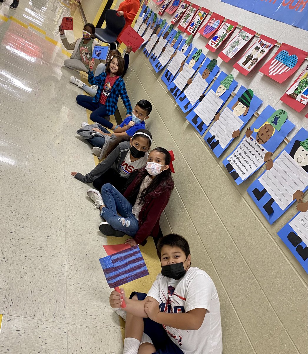 MrsKill3rd's tweet photo. What a beautiful parade and assembly to honor our Veterans! #MoraLegacy #BearcatsBetterTogether https://t.co/BX0azkwF7e