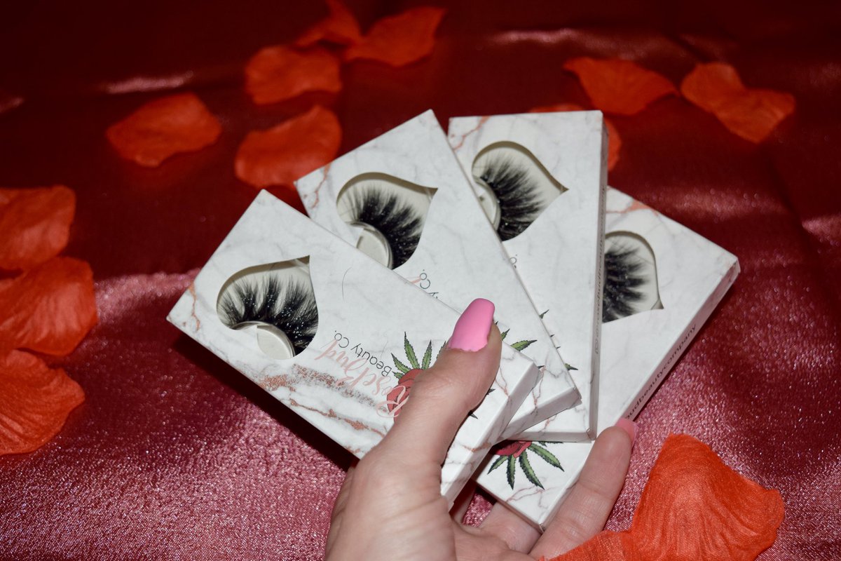 RoseBud_Co's tweet photo. Who’s ready for a giveaway😍🥳
Enter to win our complete collection of 3D silk lashes
That’s all 4 styles!
🌹anastasia 
🌹charlotte
🌹tilly
🌹tori
✨How To Enter:
• Follow us here on Twitter!
• Tag 3 friends you’d share your collection with in the comments🥰 Contest ends 11/15! https://t.co/5nhJ7DdytK