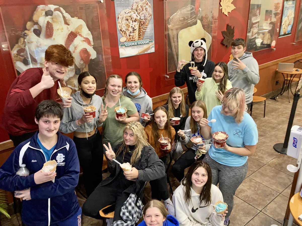 RebelSwimDive's tweet photo. Some of the team visited @ColdStone after practice today to replace some of those calories burned at practice! https://t.co/Cjr8slTmAV
