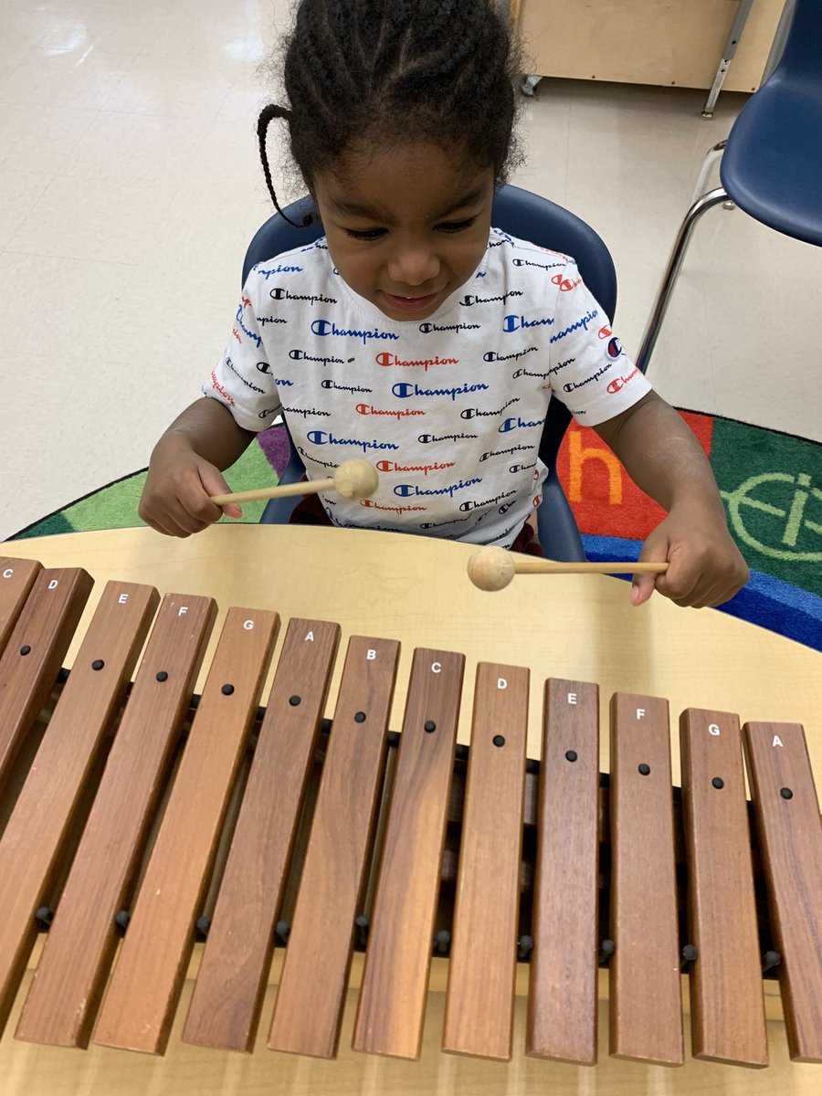 MTjessfrederick's tweet photo. Having a blast with the xylophone this week! 🎼 🎶 🎵 #apsarts #musictherapy #motorskills #joy ☺️@sara_womack @APSHAES https://t.co/QsO4eQ27uS