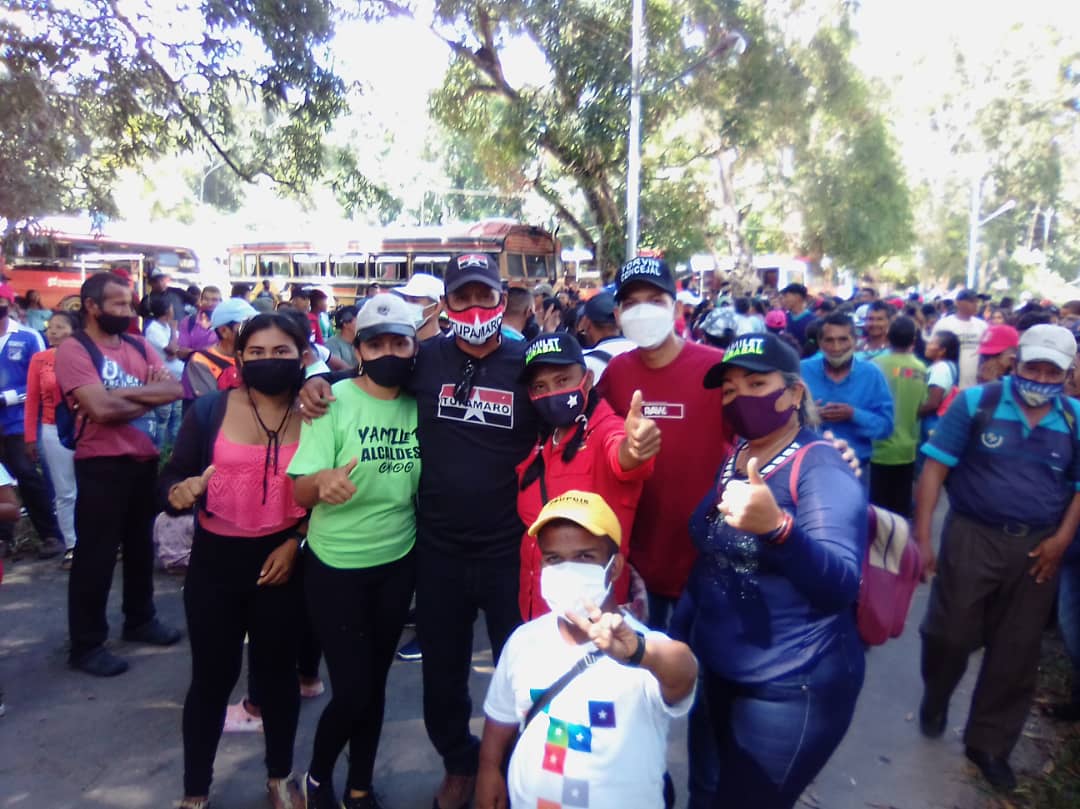 AmazonasMRT2's tweet photo. Nuestro accionar político organizativo a propuesto un modelo de integración, la visión del hombre nuevo,el despertar del pensamiento, la ideología del revolucionario de base.
@edixon_gmezMRT candidato al #Cleia por el estado #Amazonas.
#VotaRebelde
@WBenavides_MRT @Tupa_Esteban https://t.co/WktFhWSA0N
