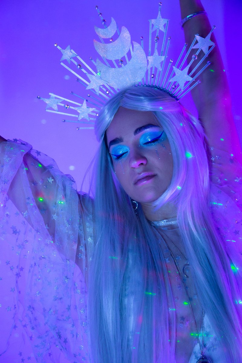 helloimrachel's tweet photo. Started my own makeup and styling service and did a photoshoot with my friends ✨ Really happy with the results. Follow @ravebyrachel on IG!  #ravebyrachel #makeup #makeupartist #mua #brooklynmua #moongoddess https://t.co/Wuaw0ZCDd2
