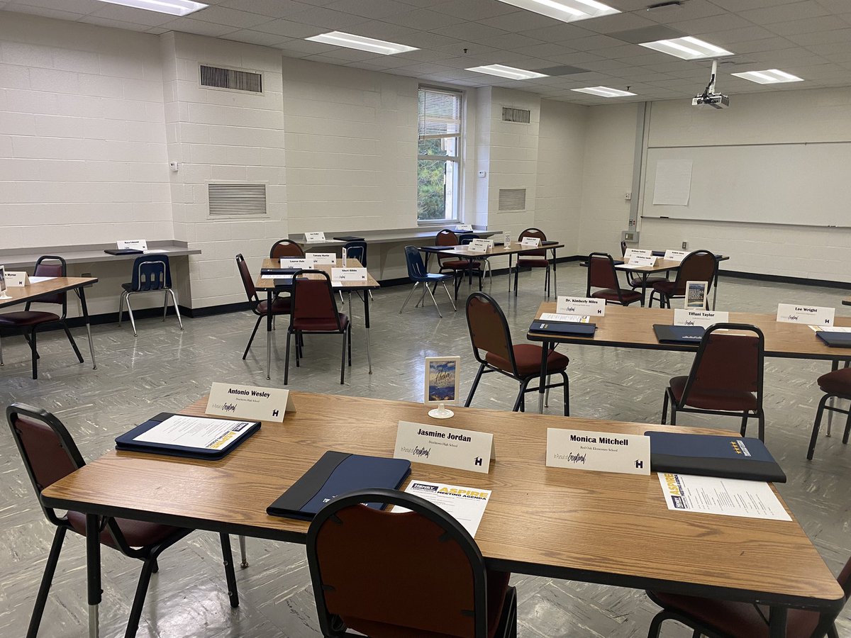 DrMilesk31's tweet photo. I have learned so much from our #ASPIRE22 meeting. From the importance of effective communication & mentorship, leading through policy, leading w/ data, to leveraging resources. Thank you HCS for taking time to develop leaders. @CynthiaMcCray19 @austin_carla @ManrossClass https://t.co/lo0zJiAUKD
