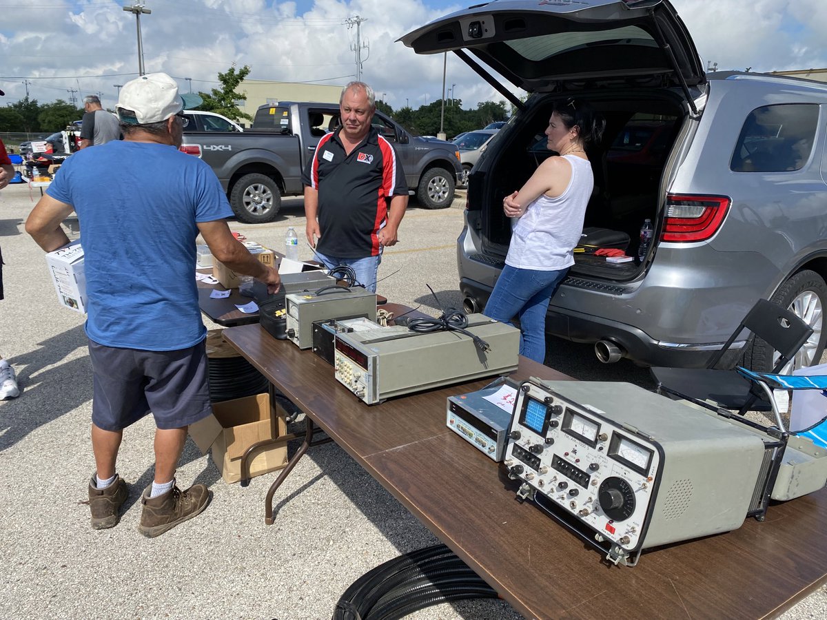 SARadioClub's tweet photo. San Antonio Radio Club will hold a Tailgate event on 
Saturday December 4th, 2021 8 AM—2 PM at the Encino Park Library (lower parking lot)
2515 E Evans Rd, San Antonio, TX 78259 

https://t.co/Qu11eFIr2B https://t.co/93f2UfN88J