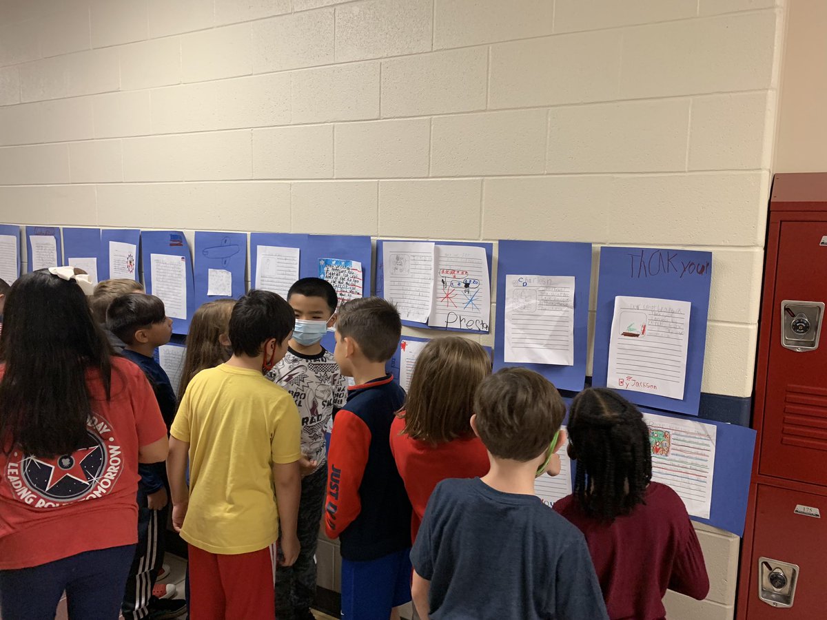 mrs_winters2's tweet photo. We love our veterans! This sweet class wrote letters to veterans that they knew and those they didn’t!  We are thankful for your service!! #loveourveterans @DeretchinCISD https://t.co/EZYO6tiEDM