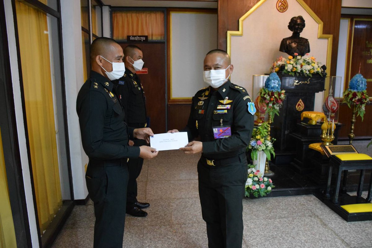 cav4rgt's tweet photo. เมื่อ 11 พ.ย.64 พ.อ.วีระชัย   ผองแก้ว ผบ.ม.4 รอ. เป็นประธานในพิธีประดับเครื่องหมายยศให้กับนายทหารสัญญาบัตร ที่ได้รับการเลื่อนยศสูงขึ้น เป็น ว่าที่ ร.ท. จำนวน 1 นาย คือ ร.ต.พิชิตชัย   พัฒนโชติ นธน.ม.4 รอ. ณ หน้าพระบรมรูปสมเด็จพระศรีนครินทราบรมราชชนนี บก.ม.4 รอ. https://t.co/DpxpqewzVq