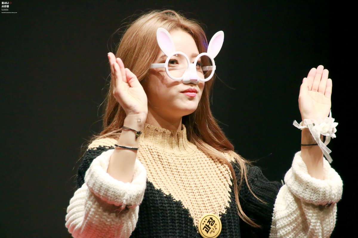 solarhourly's tweet photo. #SolarOnThisDay
♡ 161113 – sinchon fansign
#SOLAR #솔라 #MAMAMOO #마마무 https://t.co/VTqMbPbdMI
