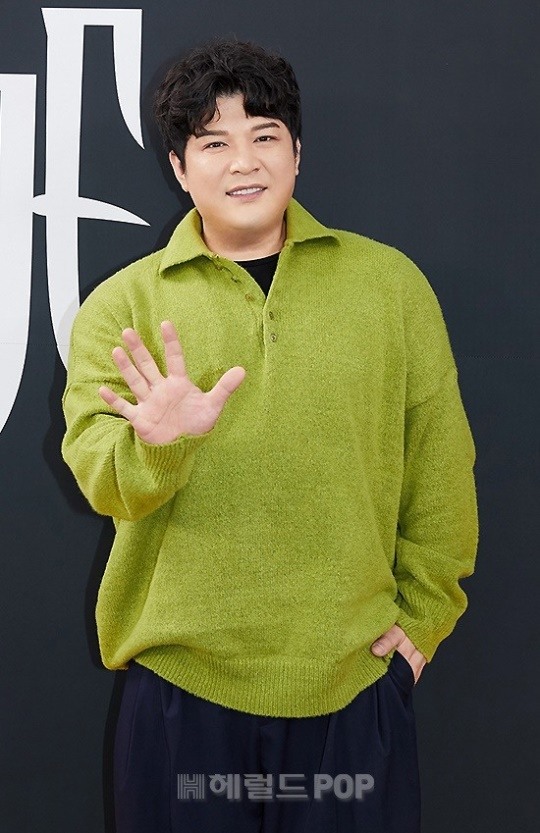 theseoulstory's tweet photo. Super Junior Shindong has tested positive for COVID-19 

He is currently in self-quarantine

Source: https://t.co/4fqvhNhyMB https://t.co/rYkQG88Nkp