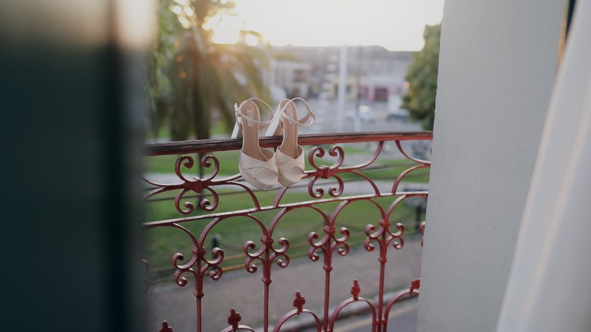 CadeOsAbacates's tweet photo. Casem de manhã gente, luz é a mais linda que tem. A Ana e o Robson me fizeram acordar de madrugada pra pegar esse sol lindo, MAS VALEU TANTO A PENA, o casamento foi lindo.

P.S: isso não são fotos, são frames de vídeo. Bj https://t.co/CYVP6lEr2j