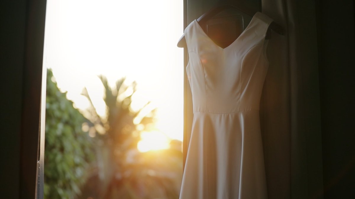 CadeOsAbacates's tweet photo. Casem de manhã gente, luz é a mais linda que tem. A Ana e o Robson me fizeram acordar de madrugada pra pegar esse sol lindo, MAS VALEU TANTO A PENA, o casamento foi lindo.

P.S: isso não são fotos, são frames de vídeo. Bj https://t.co/CYVP6lEr2j