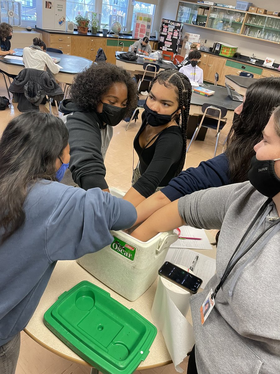KGallagher_SCI's tweet image. students in IB Sports, Exercise &amp;amp; Health Science investigated the effects of temperature 🥶🥵 on muscle 💪🏽contractions #IBSEHS #ExSci #Anatomyteacher #teacherlife