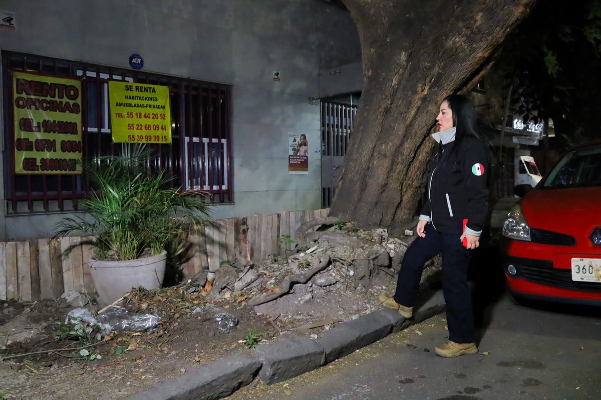 SndraCuevsCosas's tweet photo. El nuevo mood es tomarnos fotos entre la basura. https://t.co/F3Fh7bsc0Z