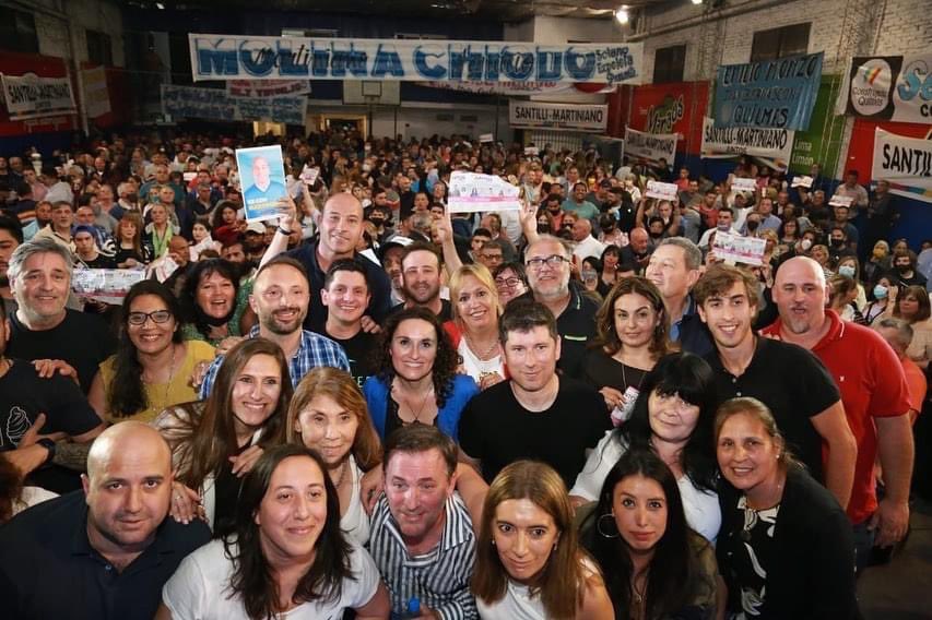 LucasaraujoE's tweet photo. Cerramos la campaña en el Club Viejo Bueno con todos los fiscales. Vamos a trabajar fuerte para volver a tener La Ciudad Que Todos Queremos. 

Estamos convencidos que este 14 de Noviembre #EsJuntos https://t.co/dyTyU7WBgB