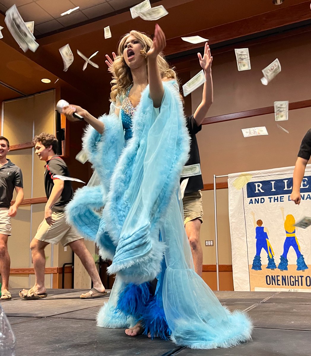 kdamp's tweet photo. My ears are still ringing after judging the annual Cream of the Crop contest, sponsored by @astatelambdachi. The contest includes a canned-food drive, and +36K pounds of food were donated this year (+100K lbs in last 3 years). Congrats to @astatezta - overall winner!
❤️🐺🆙 https://t.co/pGndg8v7Gk