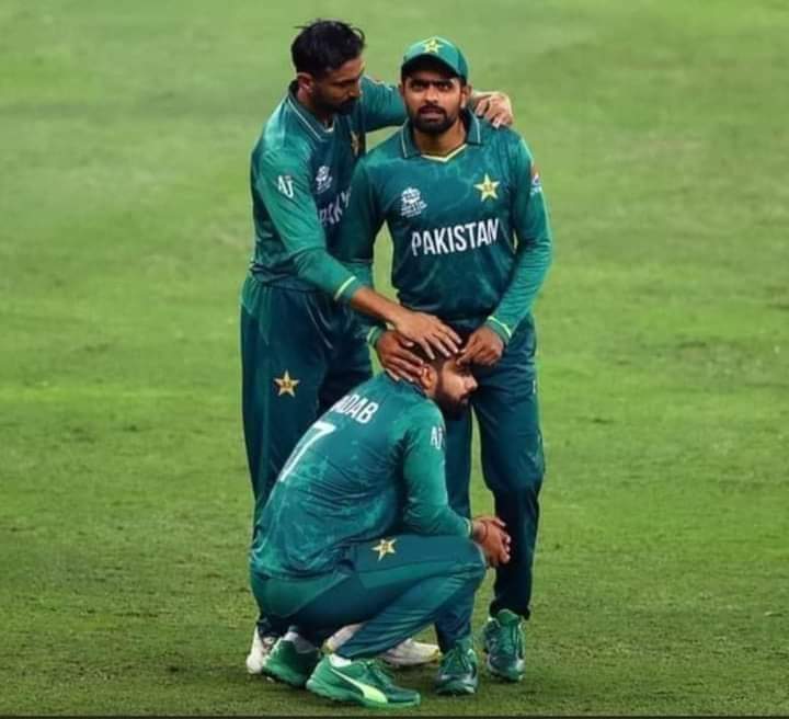 MirMurt89644176's tweet photo. ہارے ہ��ئے لشکر کا جیتا ہوا سپاہی💔

سر اُٹھا کر وطن واپس آنا پاکستانی شیرو،،،،
 تم نے خوب لڑا،،،
ہمیں چاہیے ہم چیمپئینز کی طرح استقبال کریں اپنی ٹیم کا،،،
پاکستان زندہ باد 💚🇵🇰💕 https://t.co/JdcBatlmuQ