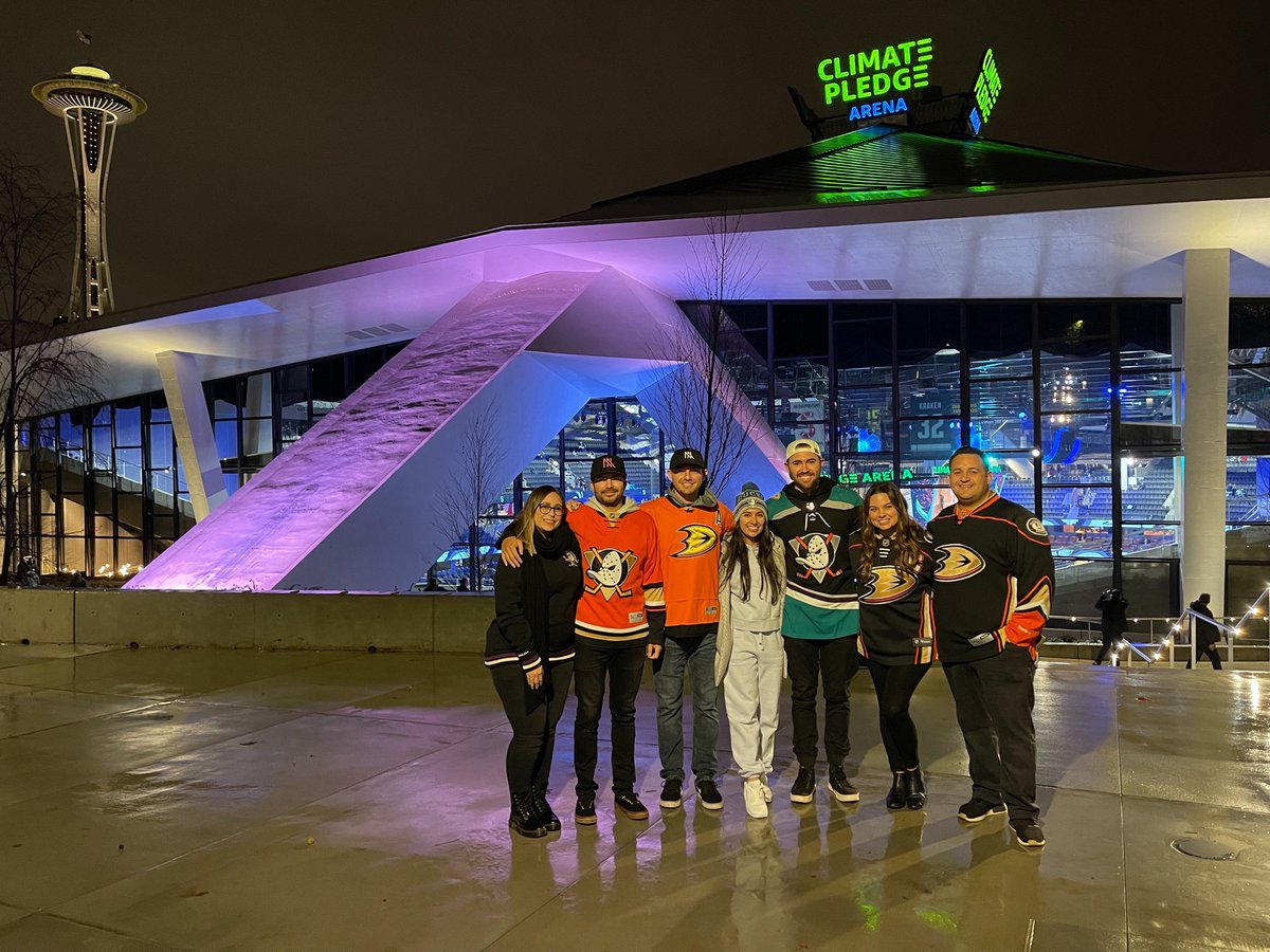 NeueArgot's tweet photo. Let’s go ducks. #flytogether @AnaheimDucks https://t.co/jD3bRhAQbw