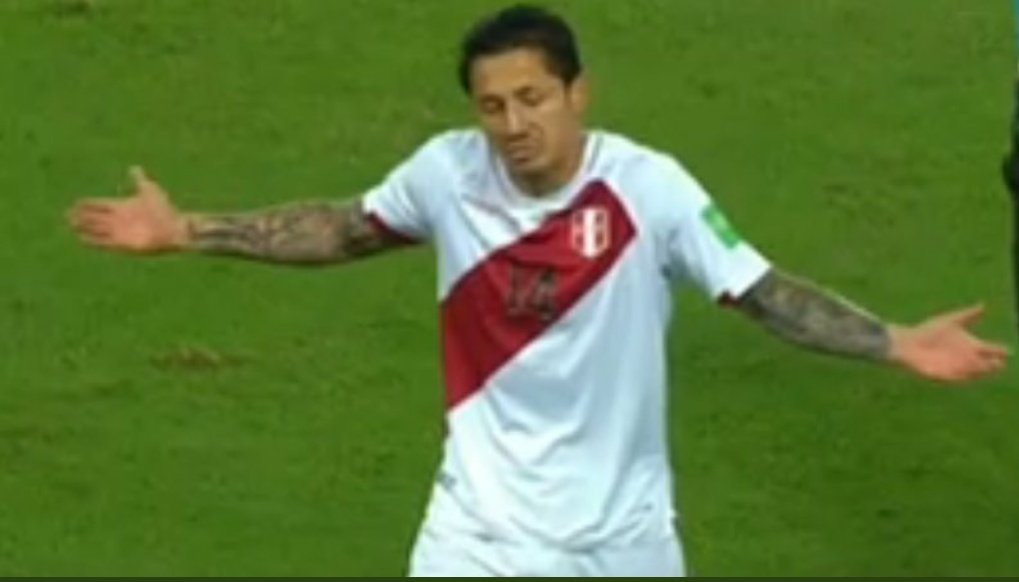 fearofbebrave's tweet photo. Anularon su gol y a los minutos anota otro. Ese es Lapadula

#PeruvsBolivia https://t.co/rdpdiHgN3U