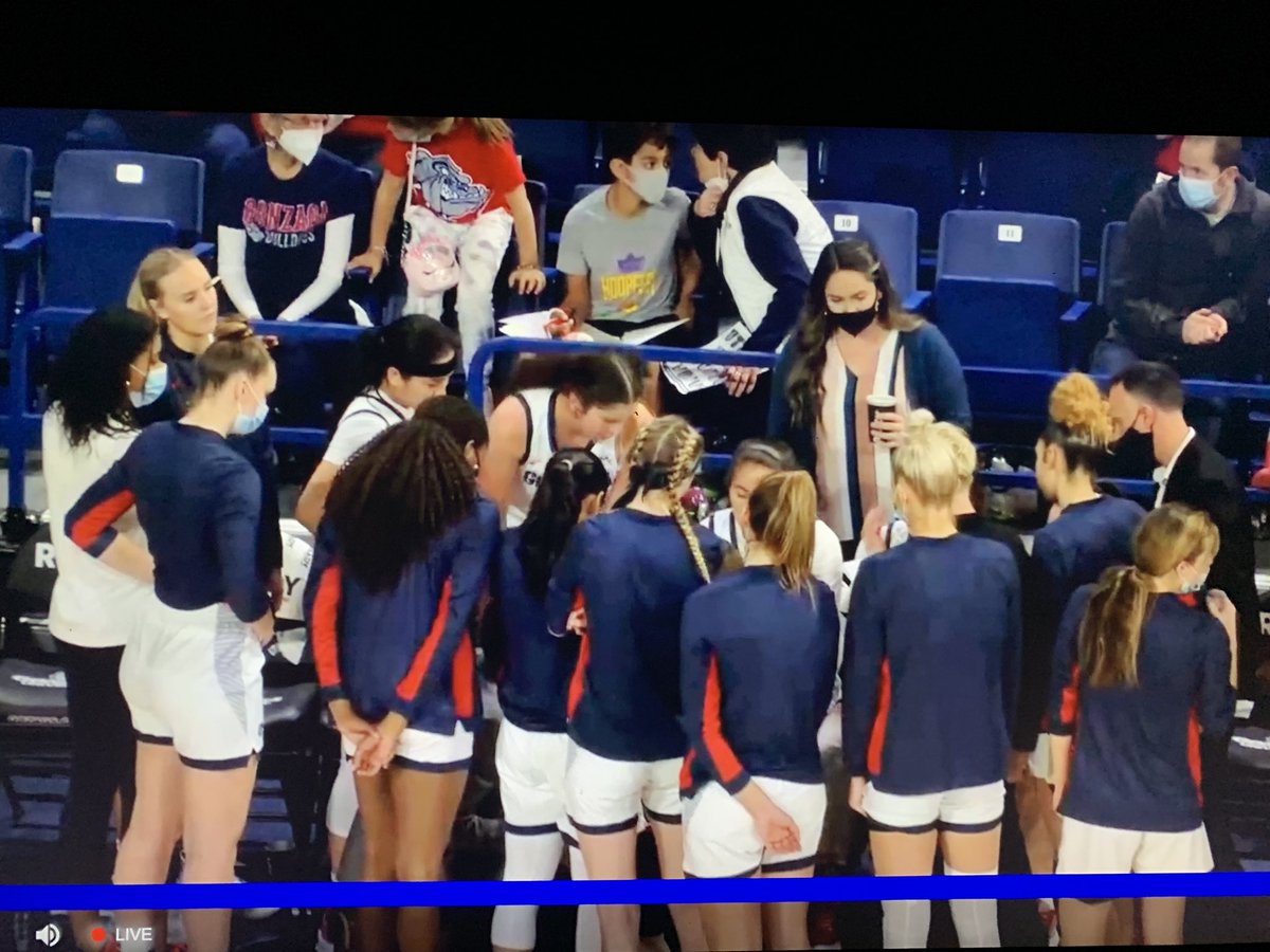 _LittleMatt_'s tweet photo. When you wake at 2am 🇬🇧 to watch your daughter @estherrose2001 playing at 6pm 🇺🇸 #GoZags https://t.co/EhXfUzVFH9