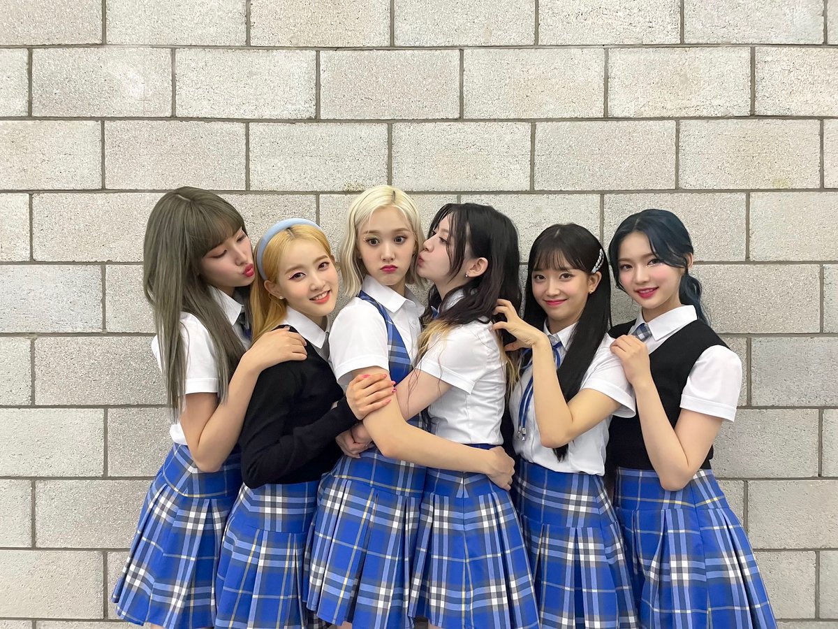aIwaysskz's tweet photo. happy one year anniversary to the best girls 🥺💖
#스테이씨와_함께한_스윗한_1년
#OneYearSwithSTAYC
#AlwaySWITHStayc https://t.co/Eq9QVWOvX4