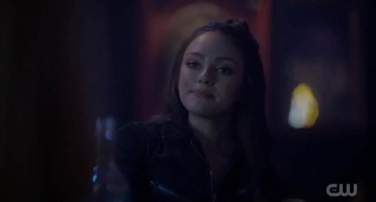 emruegifs's tweet photo. Hope being in a bar, drinking alcohol is damn hot 🔥🥵 #Legacies https://t.co/RSEivVy4WA