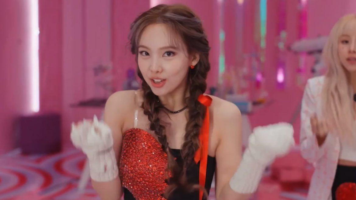 Pay Blue Dot Proof And Flip That Imnayeonarchive You Re Not Nayeon You Liar Twitter