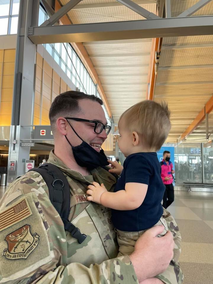 JenniferPangle's tweet photo. My mama heart is beyond thrilled that my son is back on US soil and reunited with with precious family! #VeteransDay2021 https://t.co/TyKSqmvAr0