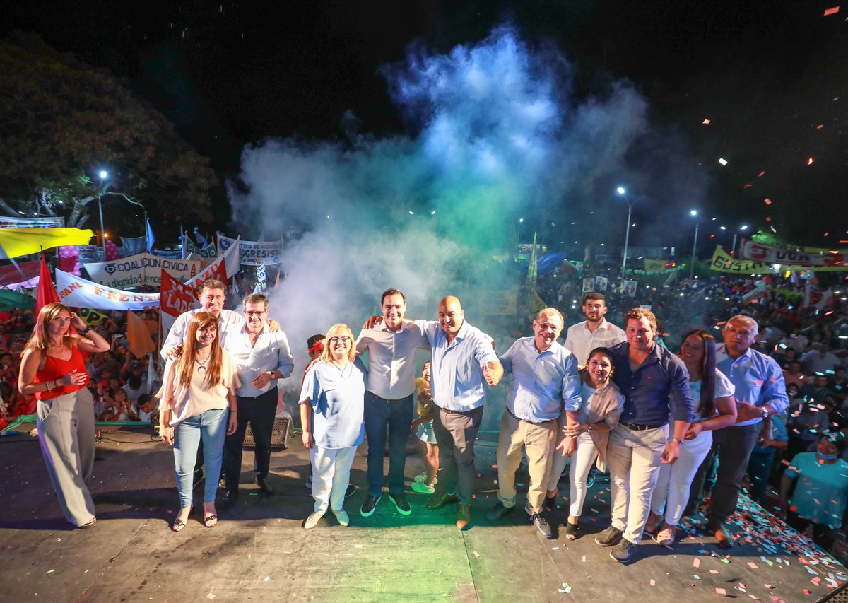 tassanoeduardo's tweet photo. ¡Gran acto de cierre de campaña! 🙌🏻 Acompañamos a @gustavovaldesok y a todos los candidatos a legisladores nacionales de @ECOCtes en San Luis del Palmar, donde demostramos, con el apoyo de nuestra militancia, que somos la alianza más grande de la historia de nuestra provincia 💪🏻 https://t.co/fEpjvhzjFx