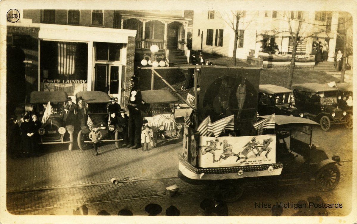MichiganHist's tweet photo. World War I Victory Parade in Niles (Niles Michigan Postcards FB)
#NilesMI
https://t.co/zpQHJOXlm2 https://t.co/INQlKJcpzV