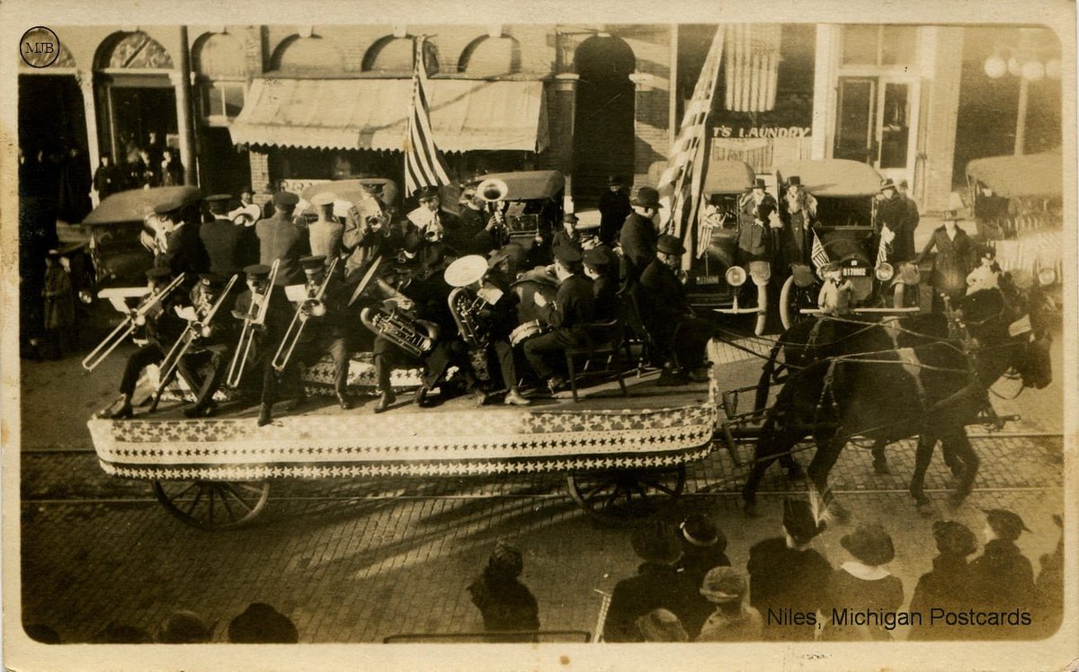 MichiganHist's tweet photo. World War I Victory Parade in Niles (Niles Michigan Postcards FB)
#NilesMI
https://t.co/zpQHJOXlm2 https://t.co/INQlKJcpzV