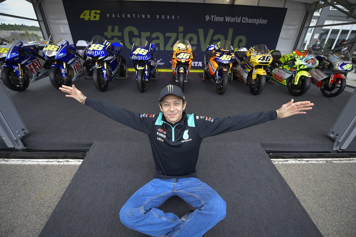 dedearman15's tweet photo. Kok galau gini race terakhir Valentino Rossi #GrazieVale https://t.co/q6C0Y0dUgC