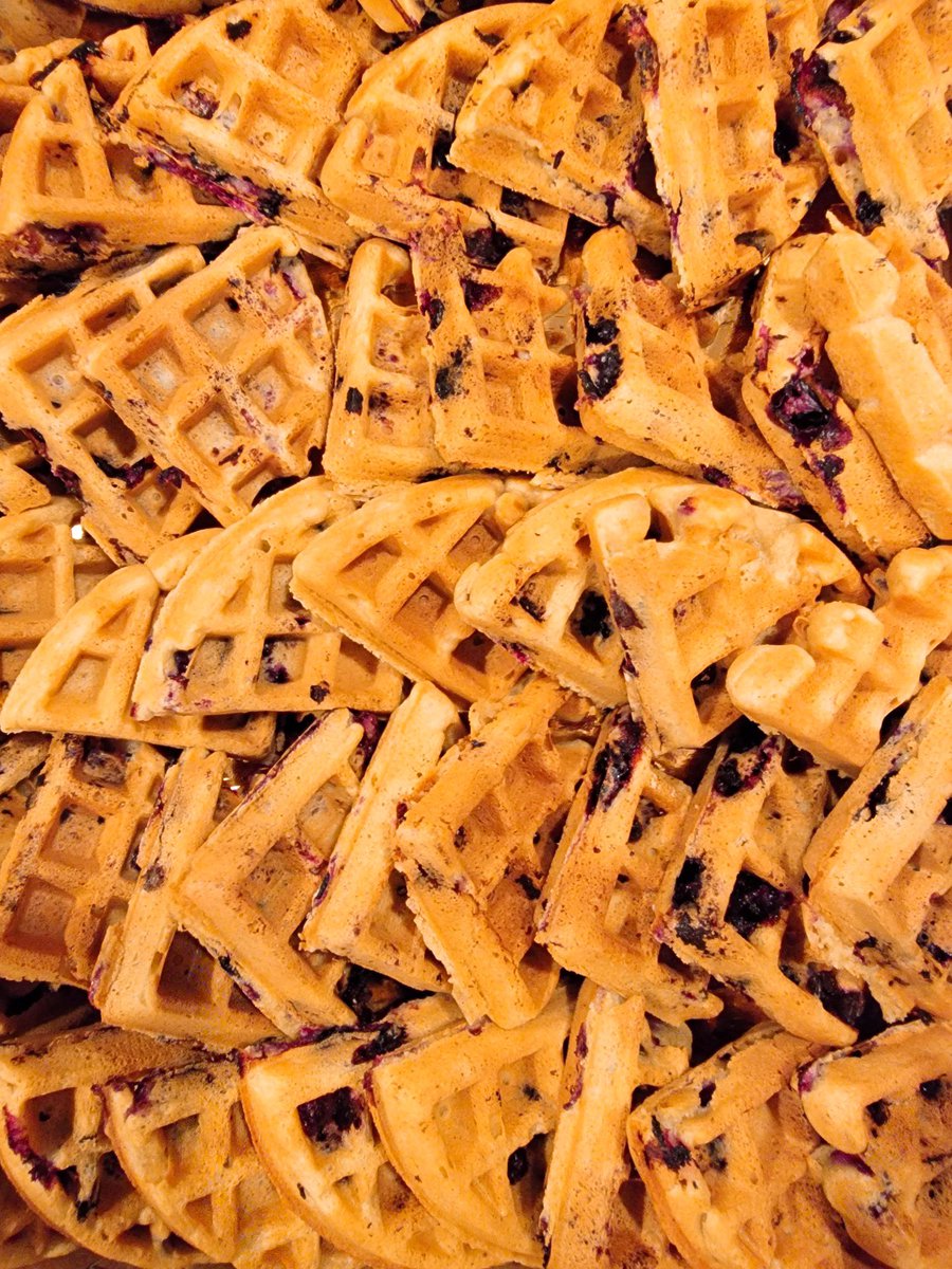 FunshineBakery's tweet photo. Did you hear? 🧇😋

Waffles are now on our menu. 📝💚

Get your blueberry waffles this Saturday @gilbertmarket 🫐💙

#waffleswaffleswaffles #wafflesforbreakfast #veganwaffles #glutenfreewaffles #veganbakery #glutenfreebreakfast #dairyfreelife #eggfree #peanutfree #plantbasedeats https://t.co/Spz4YTh5Q9