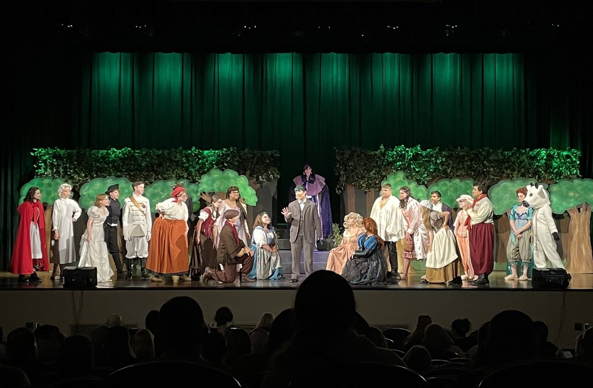 SarahBentonBSHS's tweet photo. If you’re looking for plans at 7 pm Friday or Saturday night, come check out “Into the Woods, Jr.” and cheer on our @BSHSPerformArts! Great opening night tonight! Congrats to the cast, crew, sound, lights, and directors! https://t.co/QDAFB2dZWA
