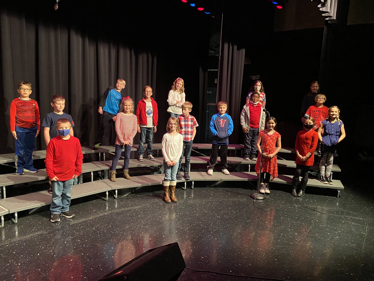 LMECOGDELL's tweet photo. Thank you Veterans…3rd Grade Musical!! 🇺🇸❤️🤍💙 https://t.co/hRG8BR9qEm