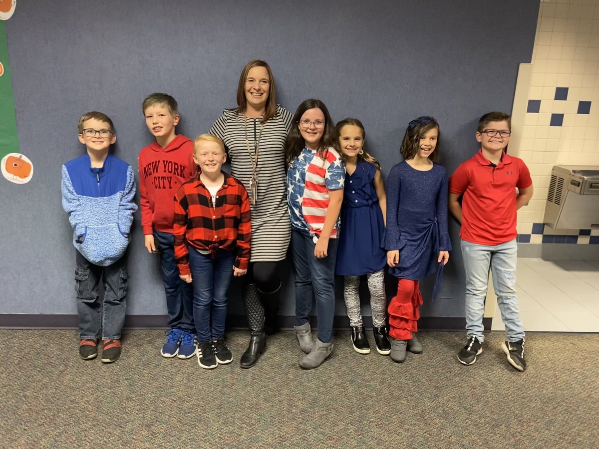 LMECOGDELL's tweet photo. Thank you Veterans…3rd Grade Musical!! 🇺🇸❤️🤍💙 https://t.co/hRG8BR9qEm
