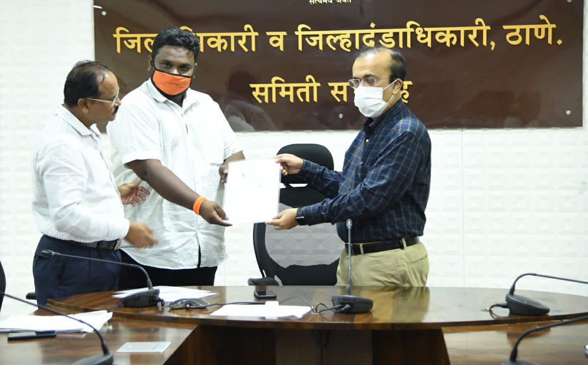 मा. जिल्हाधिकारी ठाणे व मा. कामगार उप आयुक्त ठाणे यांच्या प्रमुख उपस्थितीमध्ये  नोंदणीकृत असंघटित कामगारांना इ-श्रम कार्डचे वाटप करण्यात आले
#e_shram 
<a href="/CSCMaharashtra/">CSC Maharashtra</a> 
<a href="/ThaneCollector/">Thane Collectorate</a> 
<a href="/Info_Thane1/">DISTRICT INFORMATION OFFICE, THANE</a>