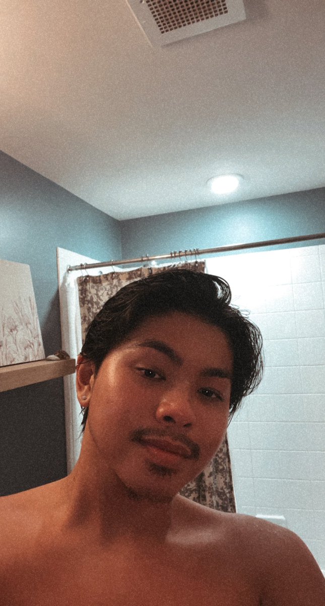 janmichaelseva's tweet photo. @SamVicchiollo Omggg so I’m ngl I did show my stylist a picture of you as a reference pic but she said not gonna happen lolll because my hair is too straight. I chopped a lot off tonight, I had longgggg hair. I like it tho! Awe damn what are you studying for? Anything exciting??? https://t.co/jIeZZQ8ECo