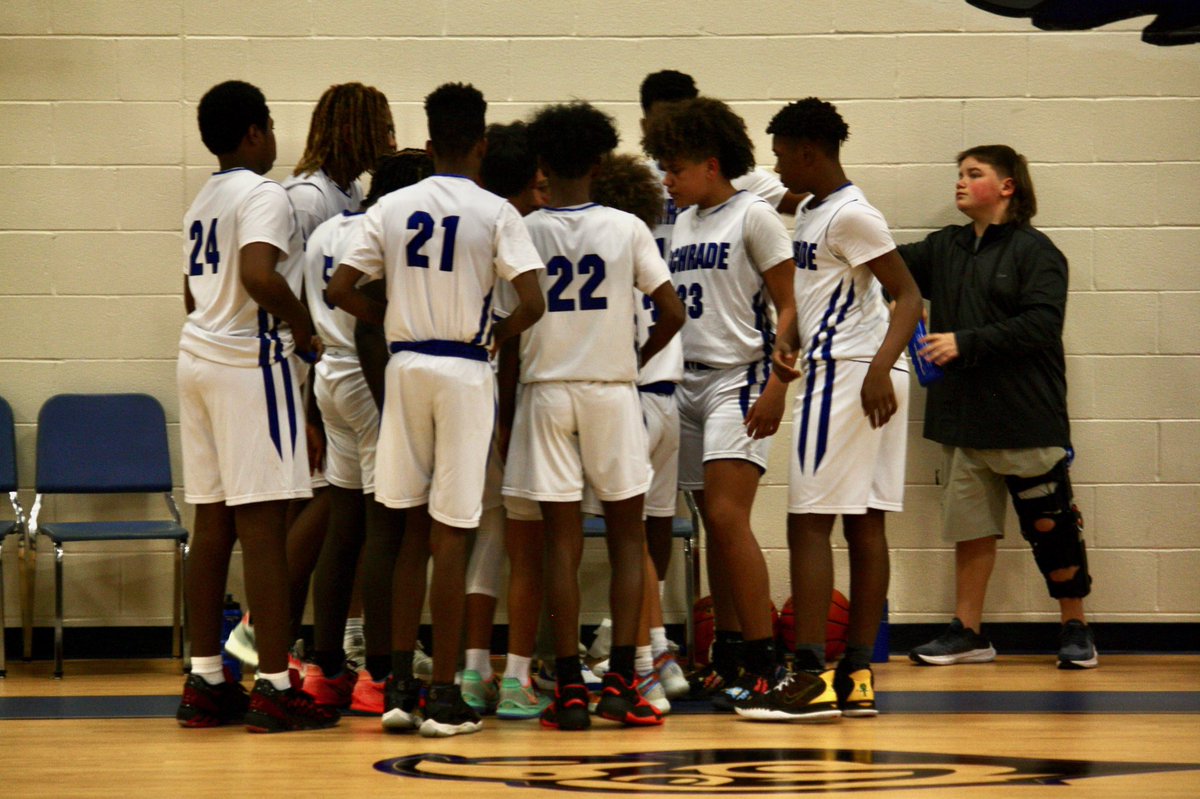 RiverKirkhuff's tweet photo. basketball season here😈 https://t.co/ABawFrgB7Y